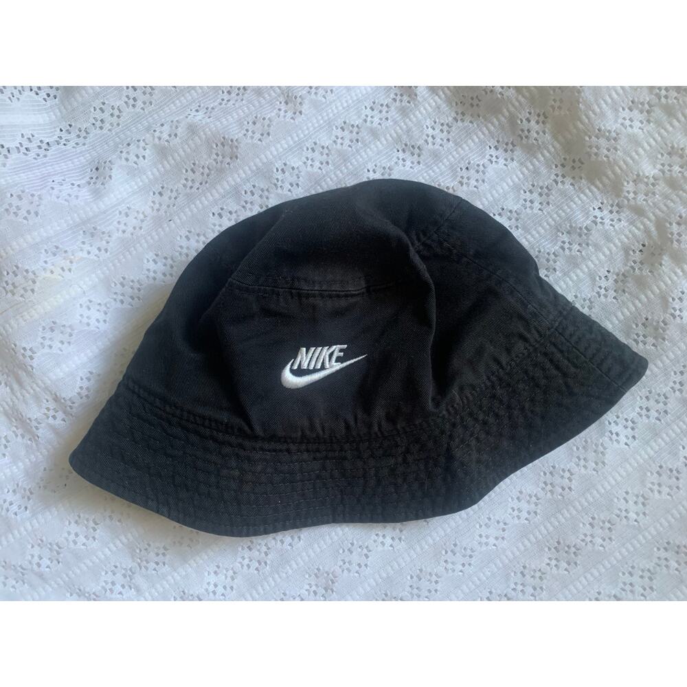 Nike Bucket Hat Black Size M/L Embroidered Swoosh Unisex Streetwear